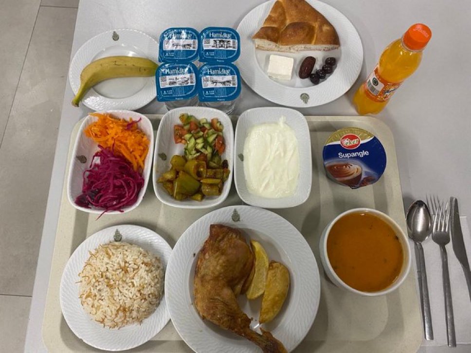 İBB Yurtlarında öğrencilerin iftar menüsü.

Teşekkürler Ekrem İmamoğlu