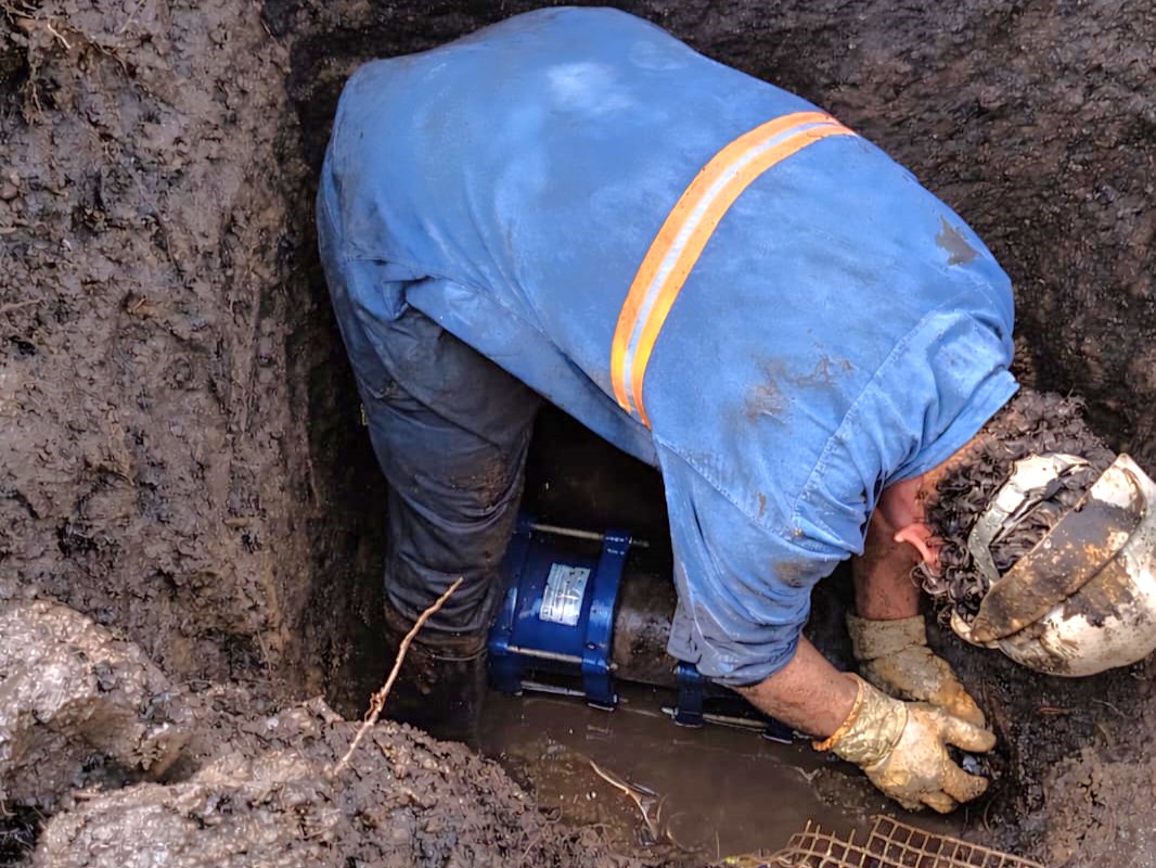 🗓️🛠️ Jueves, tenemos actividad por las calles. Adecuar, ajustar o reparar. Que nada quede librado a su suerte para que las prestaciones sean las correctas.

👉 Agua, cloaca y desagües pluviales. Estamos verificando en tu barrio. Buscanos en bit.ly/42s8hTX