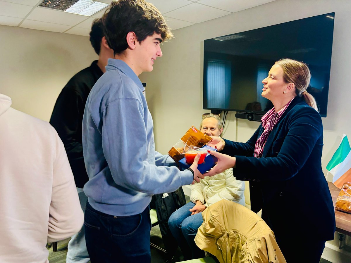 MargaProhens's tweet image. 🇮🇪✨ Continuam a #Irlanda, avui a #Kilkenny, per visitar el segon grup d’estudiants de les Illes Balears que estan vivint aquesta oportunitat única gràcies a les Beques Excel·lència del Govern, amb totes les despeses cobertes. 

És una satisfacció veure la il·lusió que tenen, com