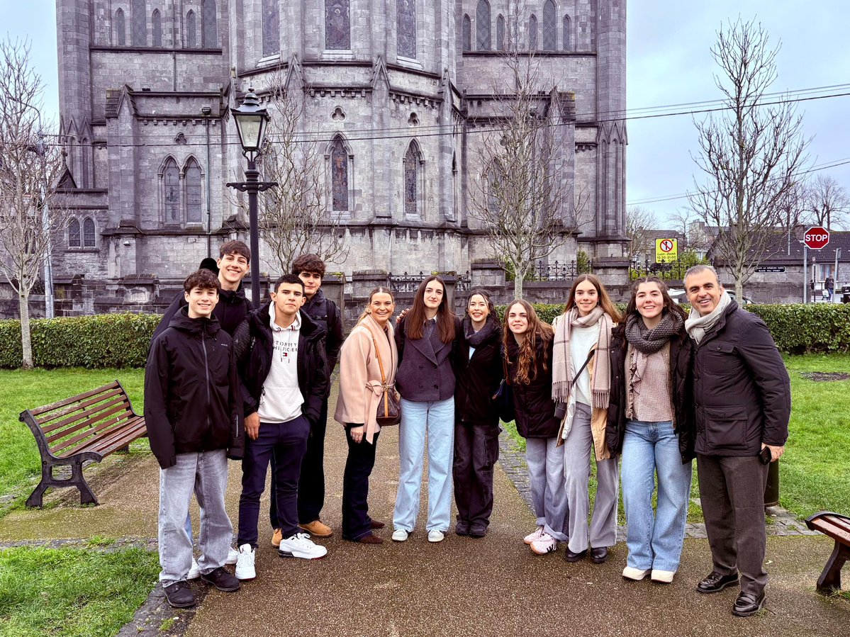 MargaProhens's tweet image. 🇮🇪✨ Continuam a #Irlanda, avui a #Kilkenny, per visitar el segon grup d’estudiants de les Illes Balears que estan vivint aquesta oportunitat única gràcies a les Beques Excel·lència del Govern, amb totes les despeses cobertes. 

És una satisfacció veure la il·lusió que tenen, com