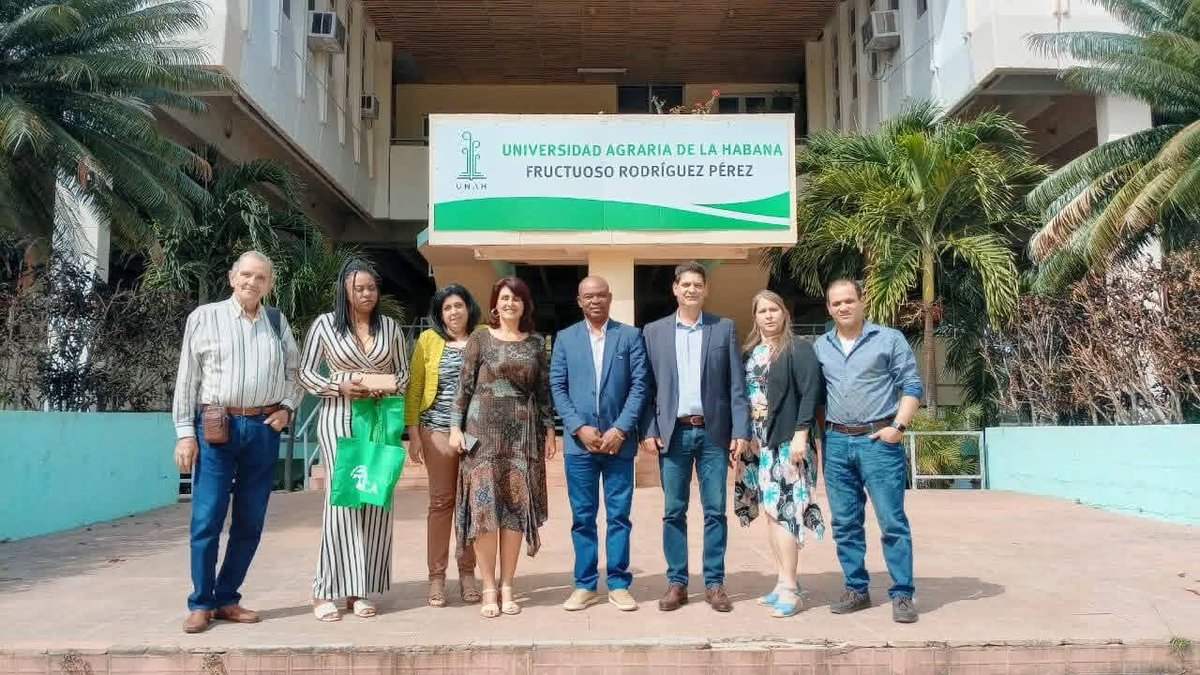 CubaMES's tweet image. 👉 El @ICACuba y la @UNAH_Cuba, firmaron convenios de colaboración con la Universidad de Fondwa de la República de Haití, para trazar acciones de intercambio en las áreas del posgrado

📸ℹ️ #ICA
#Cuba #ICACuba #UNAH #Colaboración #Ciencia #Posgrado