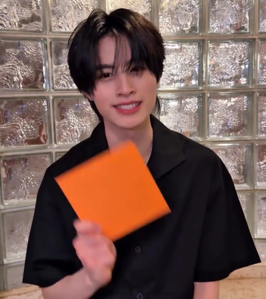 kimjongaa's tweet image. ปีนี้อยู่สีเดียวกันว่ะโดนล้อแน่