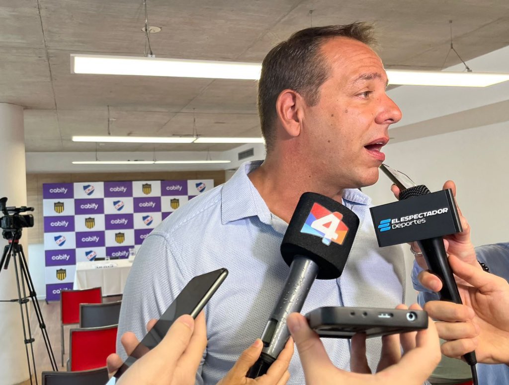 🗣️ “Las lesiones son normales. Pasa en todos los clubes del mundo. El otro día prendí ESPN y decían ‘la enfermería de Boca’. A Nacional le pasó con el Diente [Nicolás López], una de sus figuras, que no jugó por estar lesionado”.

🎙️ Ignacio Ruglio, presidente de Peñarol, con