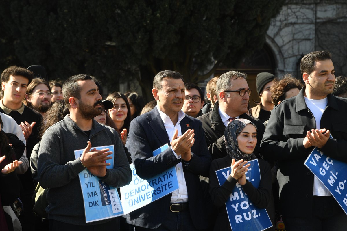 Genel Başkanımız Özgür Özel, İl Başkanımız Özgür Çelik ile birlikte Boğaziçi Üniversitesi’nde polis, abluka ve yasaklama olmadan öğrenciler ve akademisyenlerle buluştu.