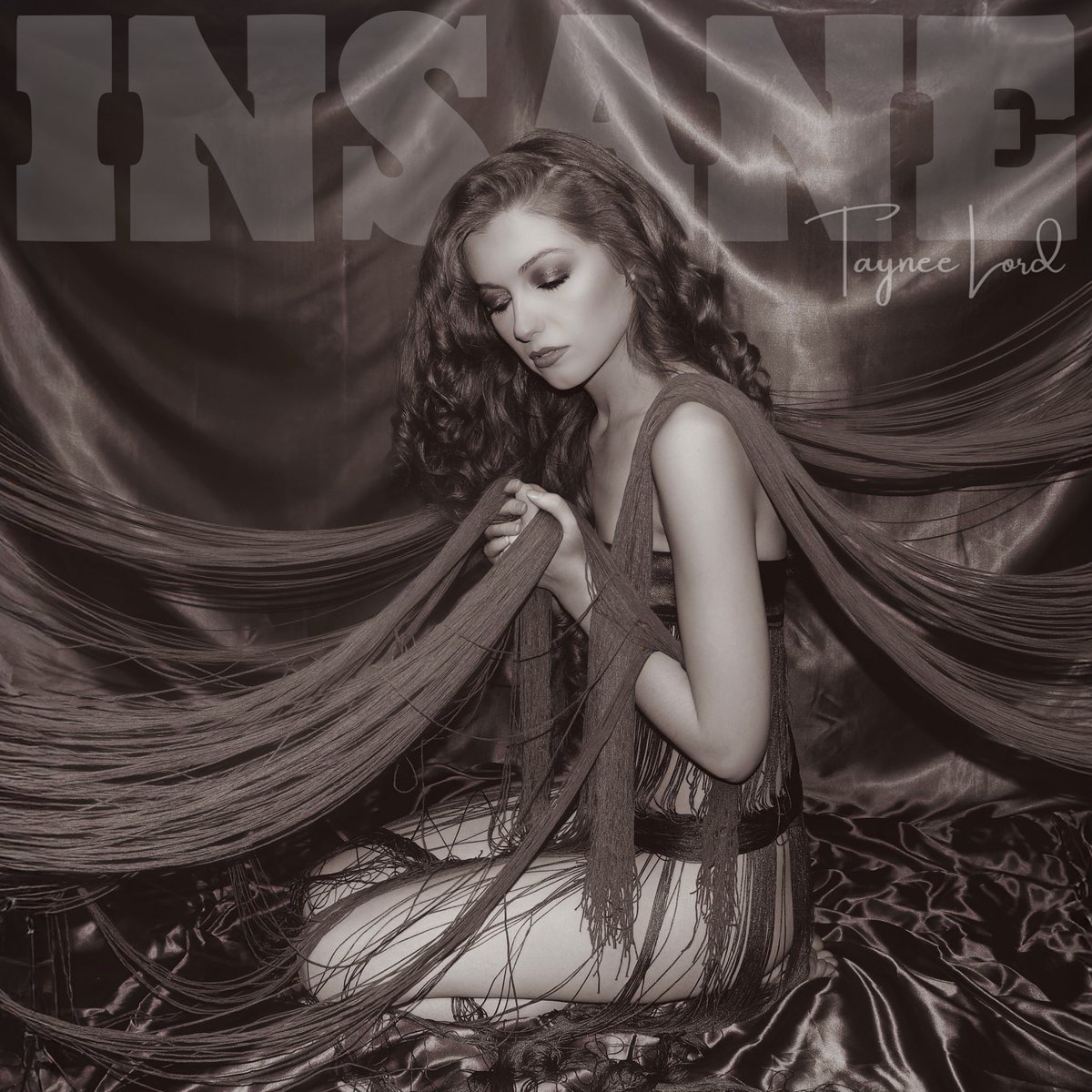 OUT NOW!🖤My New single ‘Insane’ is available to stream on Apple Music, Spotify &amp; worldwide on all your favourite music streaming platforms 🖤 

STREAM HERE: ditto.fm/insane_4d7b5e17 

Watch Music Video: youtu.be/U0q9cujLBt0?si…