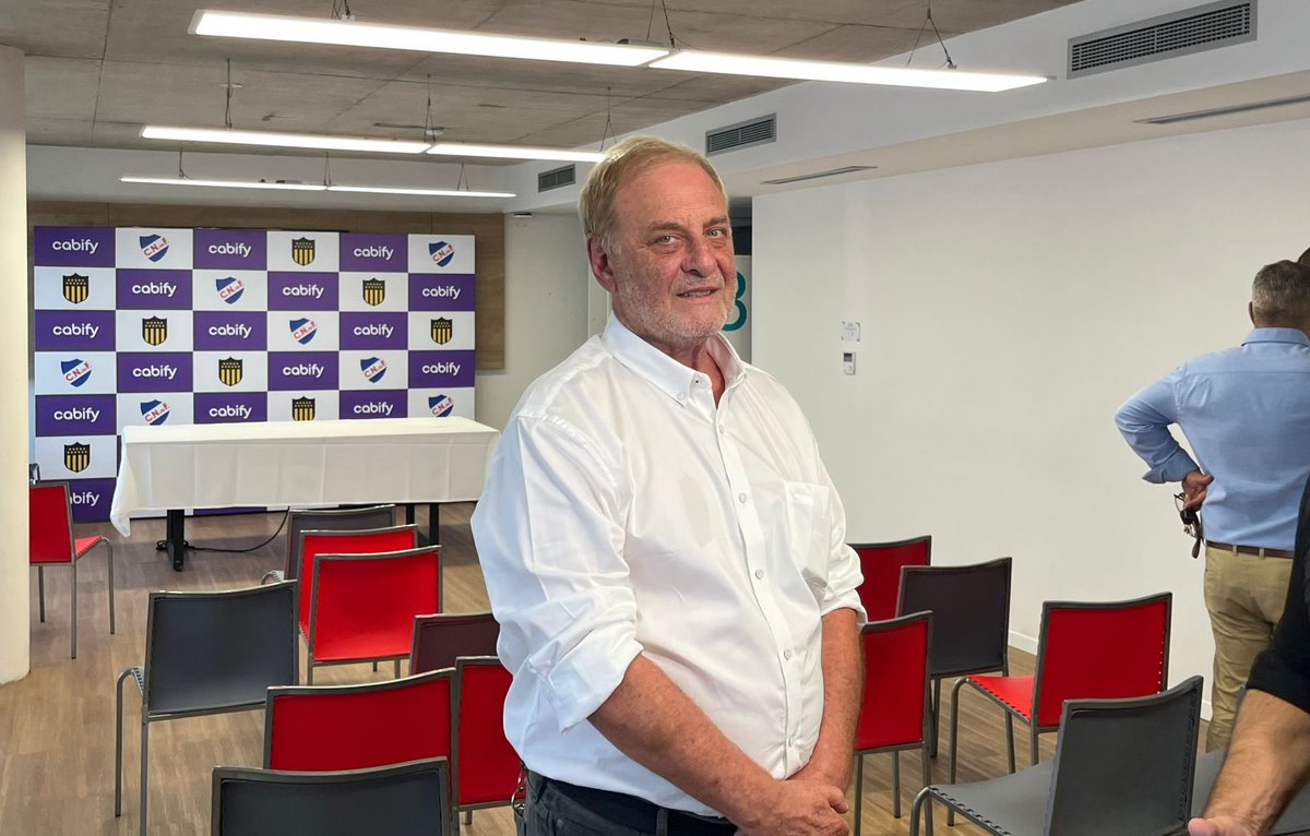 🗣️ “Con Flavio [Perchman] aprendí que el mercado siempre está abierto, pero hoy entendemos que este plantel es con el que vamos a afrontar el año hasta junio. Ya lo hablamos con él, Jadson [Viera], [Sebastián] Eguren”.

🎙️ Ricardo Vairo, presidente de Nacional, mano a mano con