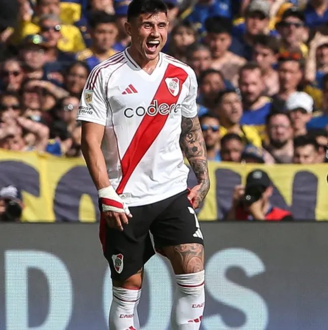 RiverPMillos's tweet photo. INESPERADAMENTE River recuperó la inversión del burro de bareiro gracias a los de la vereda de enfrente.

el millonario recibirá el 50% de la venta del paraguayo a boca. https://t.co/SEBIihTkg3