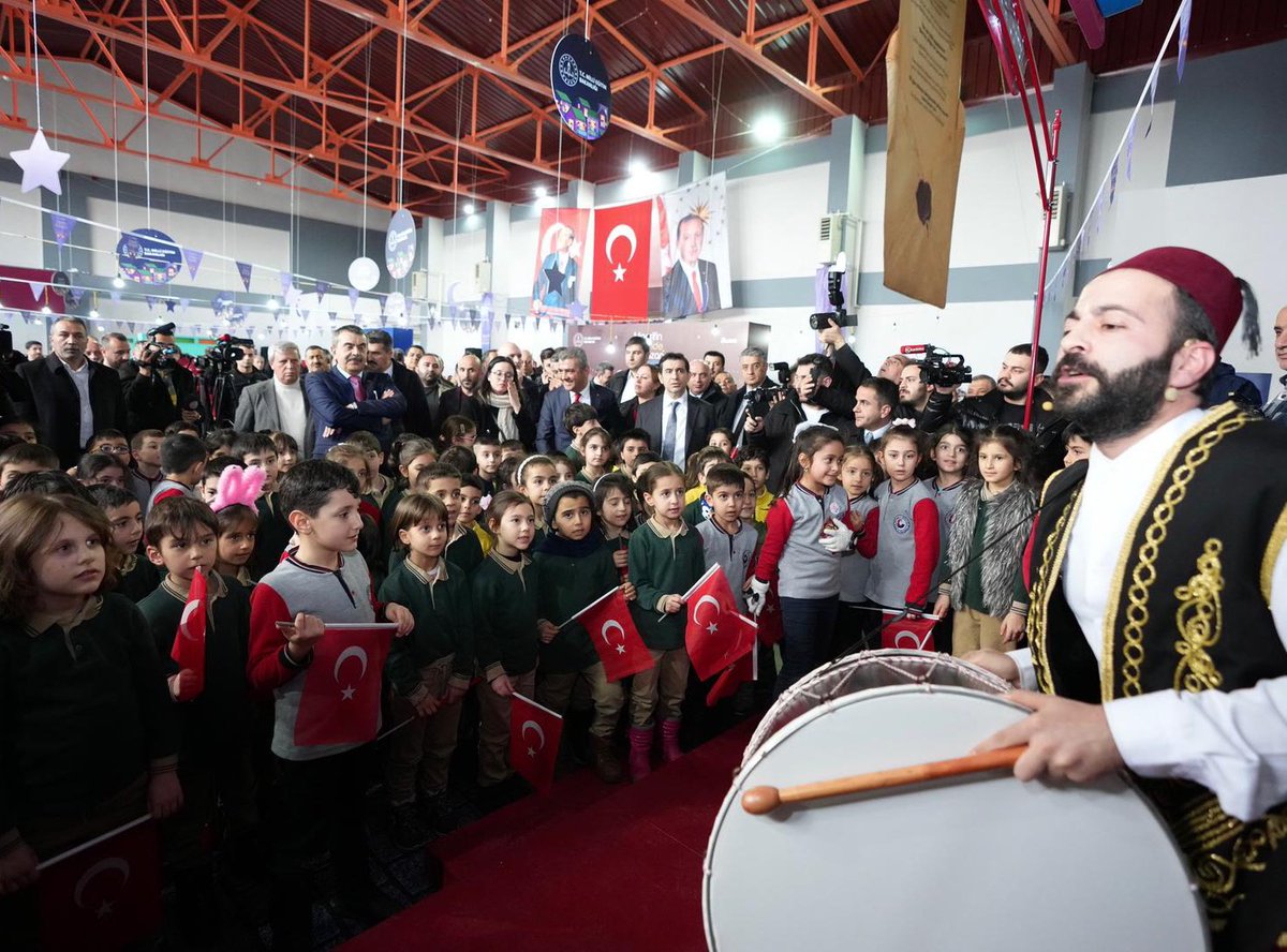 📍Erzurum

Mübarek Ramazan'ın ilk gününde Emel Çatal Anadolu Lisesi Spor Salonunda düzenlenen "Maarifin Kalbinde Ramazan" temalı etkinlik programına katıldık.

Türkiye Yüzyılı Maarif Modeli kapsamında hazırladığımız, evlatlarımızın sosyal ve duygusal becerilerini destekleyen,