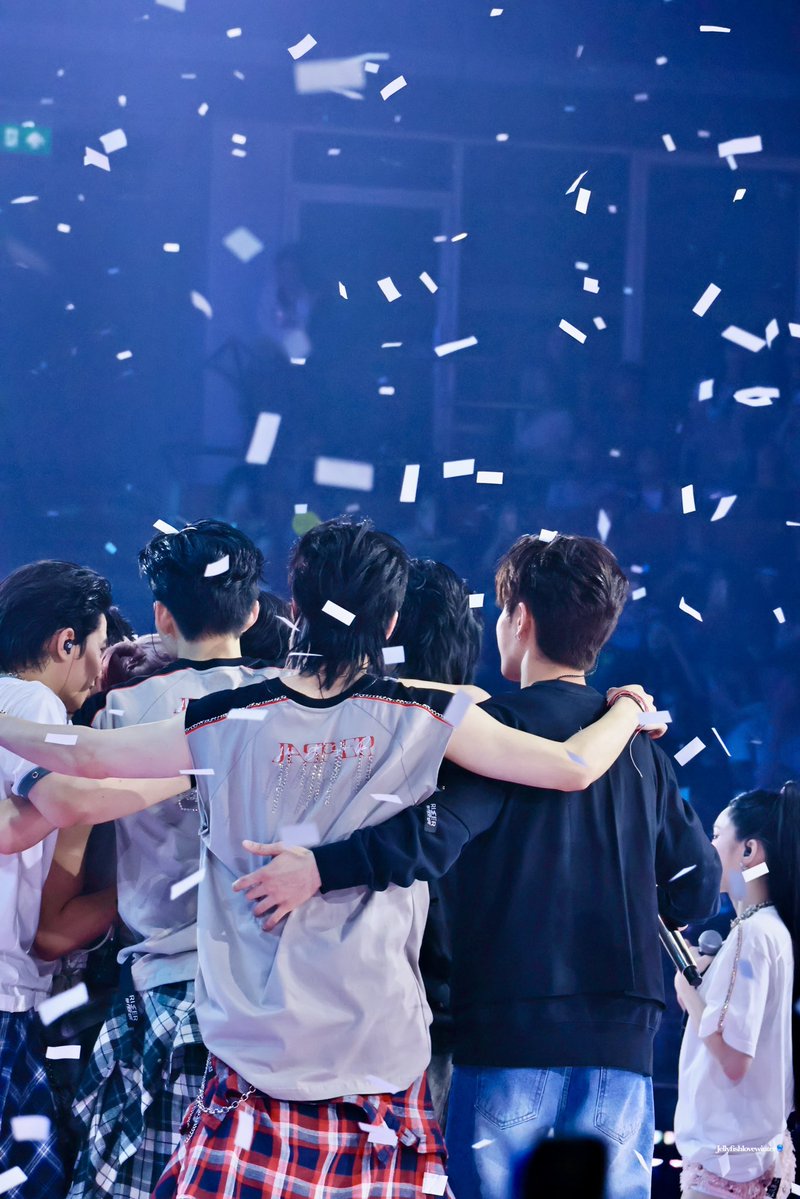 —150226 

เพื่อนกันน่ะเขาไม่ทำแบบนี้รึเปล่า 🫠

PERTH NO RULES
JASPER FINAL COMBUSTION
#RISERCONCERTD3 #PerthSanta