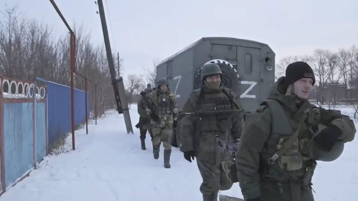 som3cat's tweet photo. 💣Un exèrcit desordenat i soldats desil·lusionats
Com és la vida dels soldats russos que lluiten contra Ucraïna?
🎬"Russos en guerra"
▪️ Dissabte, a les 22.00, a "El documental" del 33 i a la plataforma 3Cat
🔗https://t.co/h3DKl5fHHe
#ElDocumental33 https://t.co/XmLCBL4USq