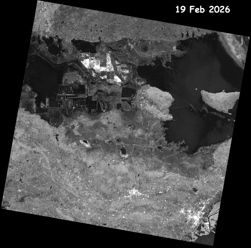 Statist91555987's tweet photo. The world's largest hybrid renewable energy park, the Khavda Renewable Energy Park, is being constructed in the Rann of Kutch near Khavda in Gujarat.

Satellite images showing its progress.

#Khavda #KhavdaRenewableEnergyPark #RannofKutch #Gujarat #India #ISRO #RISAT https://t.co/Gm03nY6mwm