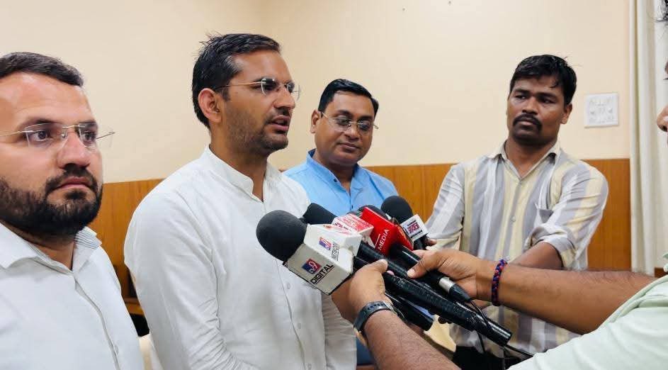 राजस्थान विश्वविद्यालय के पूर्व शोध छात्रसंघ अध्यक्ष एवं सामाजिक न्याय के सशक्त पहरेदार भाई <a href="/DrRamSinghSamot/">Dr.Ram Singh Samota</a> जी को जन्मदिवस की हार्दिक एवं अनंत शुभकामनाएँ। ईश्वर आपको दीर्घायु रखें और निरंतर सफलता प्रदान करें। आपका नेतृत्व, समर्पण और संघर्ष सदैव समाज को नई दिशा देता रहे।