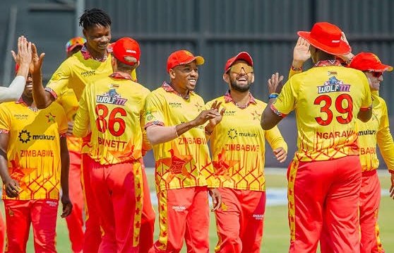 Rbind47's tweet image. आस्ट्रेलिया के बाद आज फिर ज़िम्बाब्वे ने एक और उलट फेर किया है श्री लंका को हराकर 
ग्रुप B के टॉप है 
इस बार World Cup में बहुत उलटफेर देखने को मिला है 
Zimbabwe
#SLvsZIM