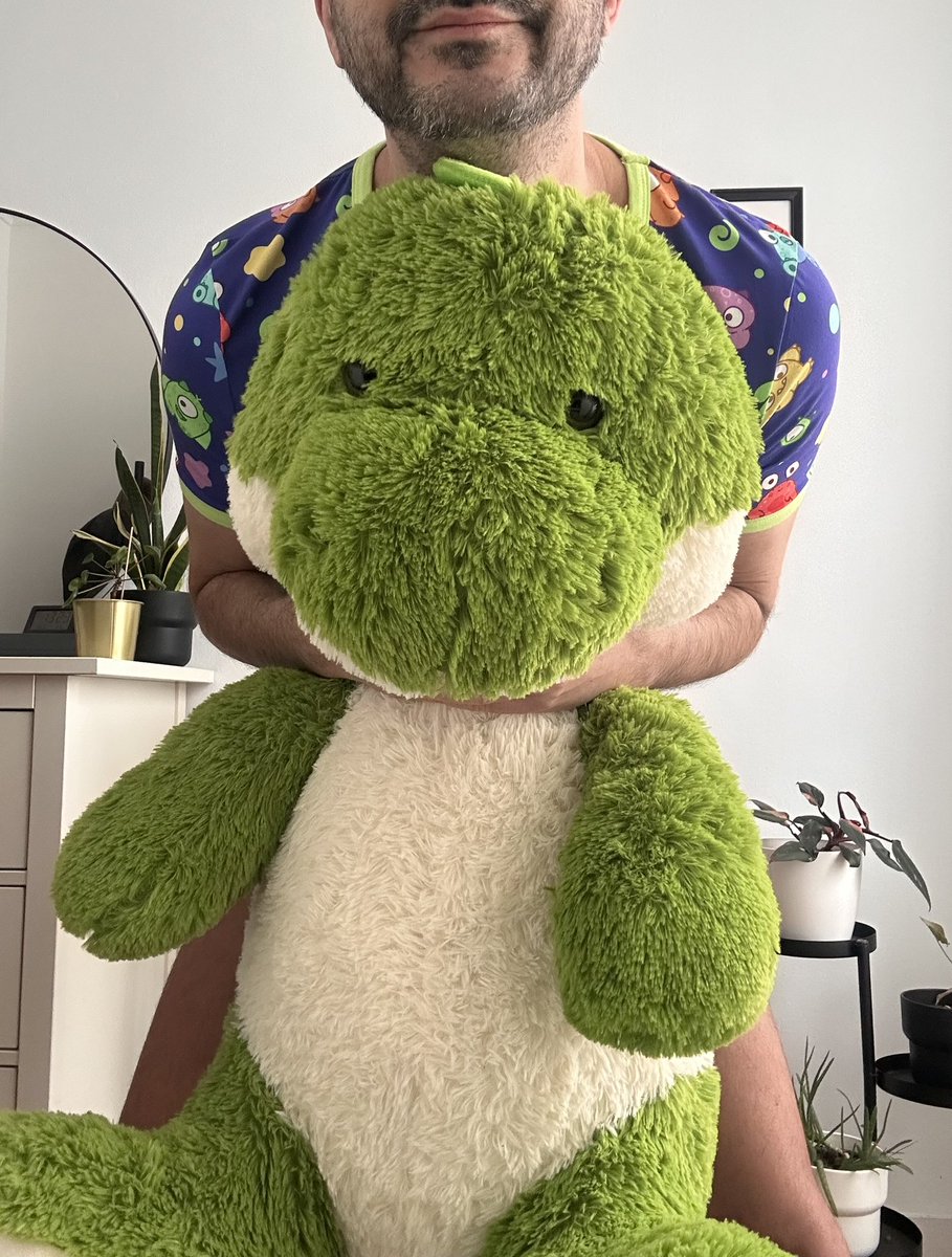 diapergalicia's tweet photo. Hugging Dino π€π¦ #diaperlover #diapergay #diaperboy #abdl #thickdiaperlife #thickdiaper #abdlboy #kiddodiapers #kiddojuniorplus #onesie #plasticpants https://t.co/21cNc8CT8N