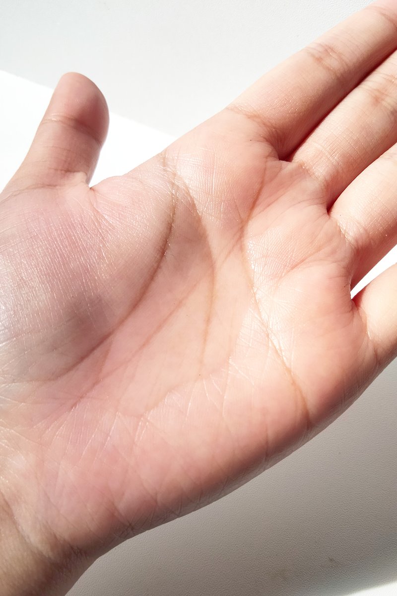 nyobain toner essencenya byk skin jujur jauh melampaui ekspektasi gweh☝🏻😭

ini bisa dibilang kecil kecil cabe rawit sihh, hidrasinya mantepp banget lohh???!🙂👌🏻