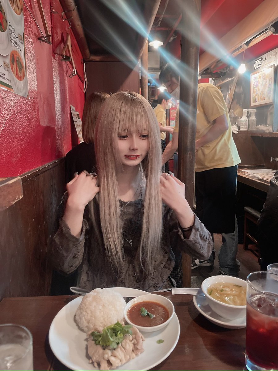 _uxlk's tweet photo. グランジ→モード→古着やってから最終的に地雷系始めた21歳男性
同じ人カモン https://t.co/CEuTG2E11s