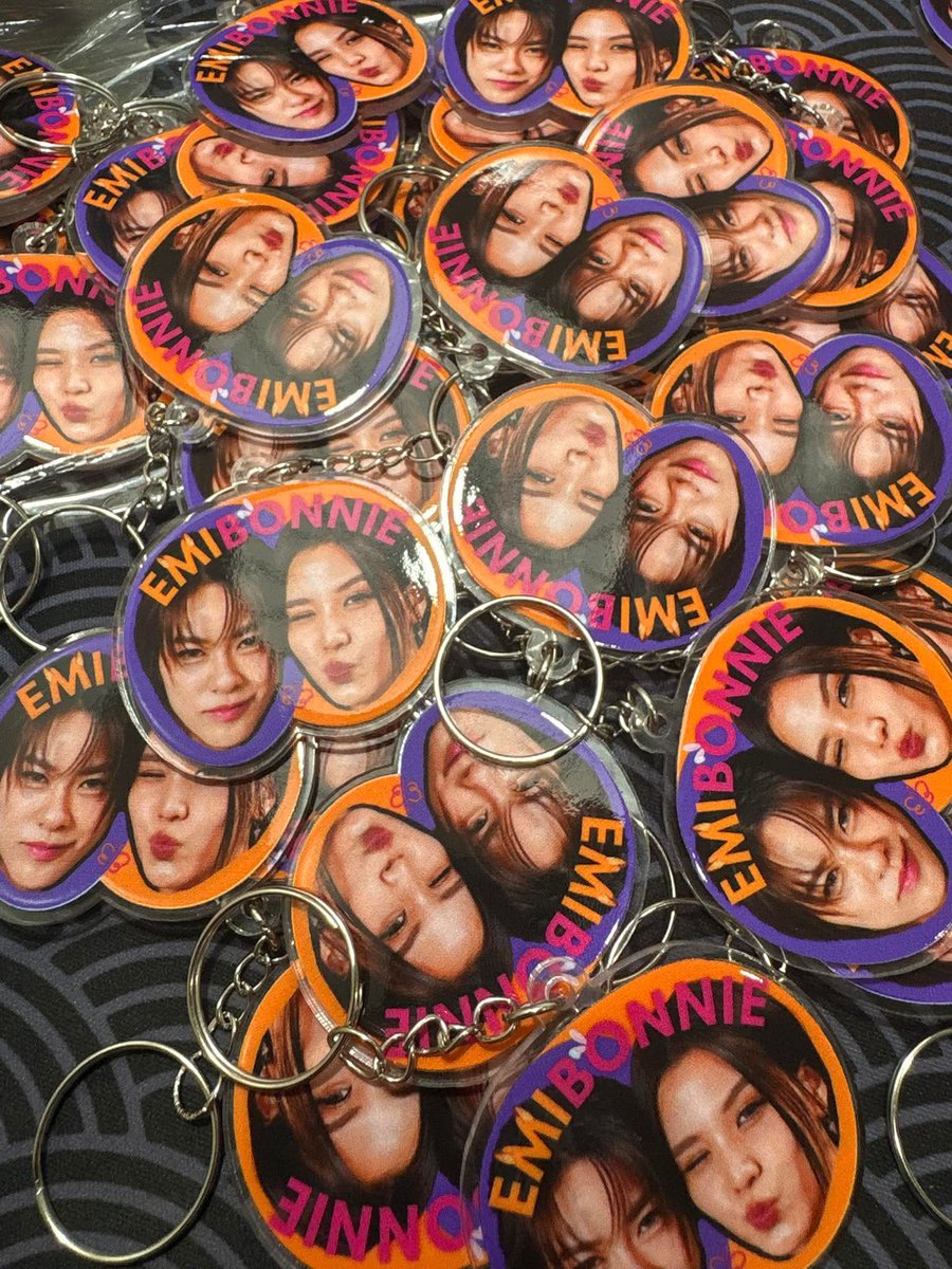 julshhh_'s tweet photo. EMIBONNIE 1ST FANMEETING IN MANILA FREEBIES

✨EmiBonnie keychain (I designed it hehe)✨

- Limited
- Strictly 1:1
- Open for trades (prio/ no trade? kiss na lang)
- Like &amp; RT

#EmiBonnie1stFMinManila
#emibonnie https://t.co/GvQm21PrtW
