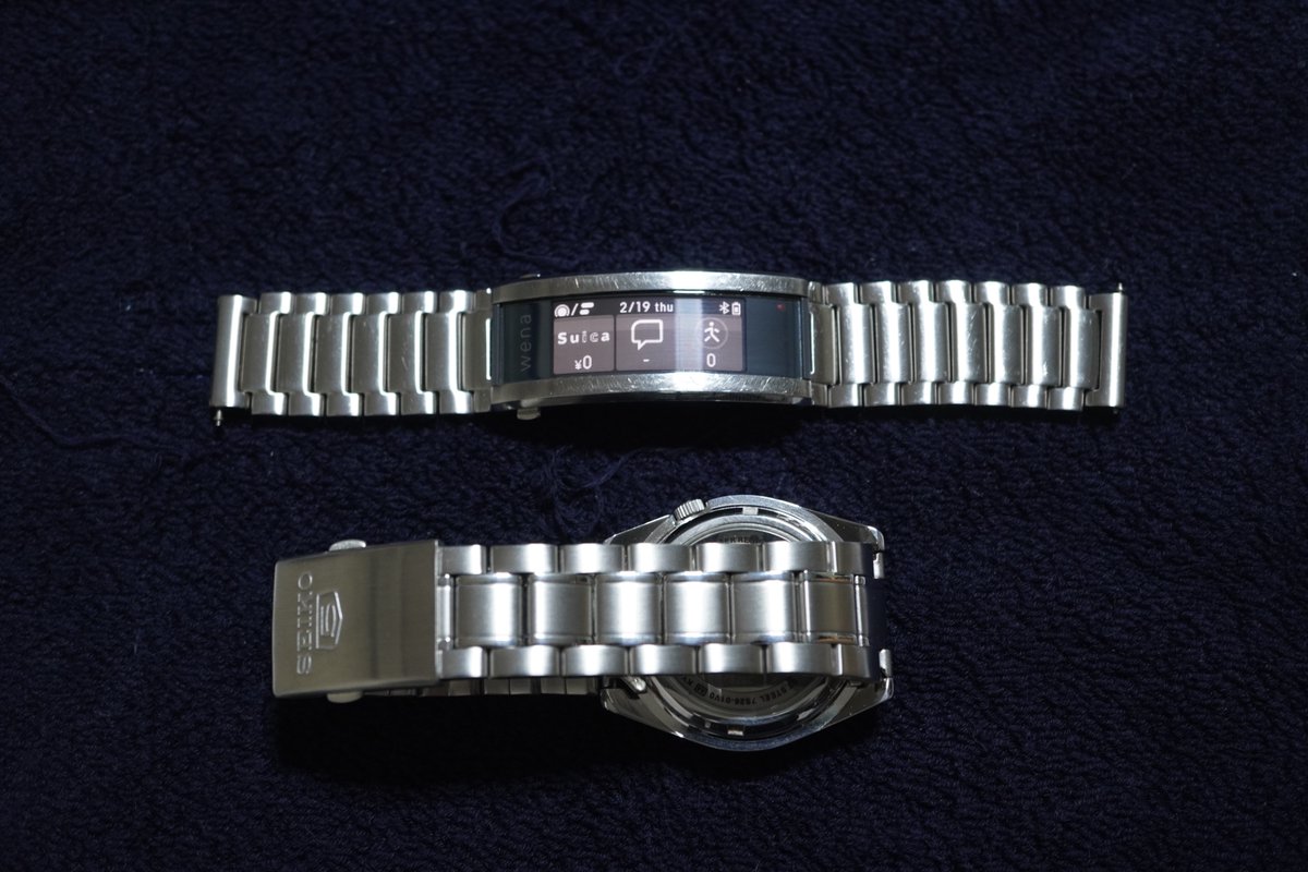見た目は普通の腕時計どころか、機械式の自動巻きなのにスマート