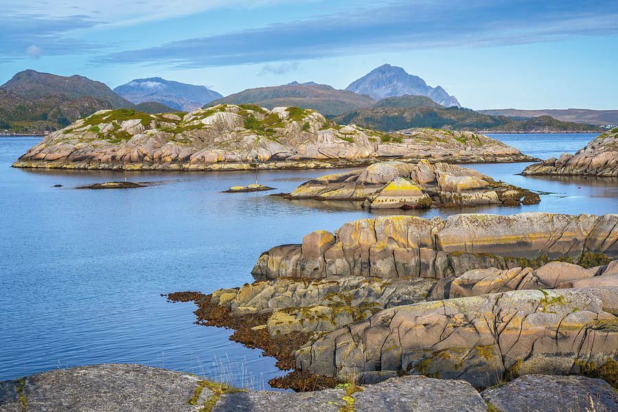 joancarroll's tweet image. Seaside View Lofoten Norway! buff.ly/3FaET9i  #lofoten #norway #seaside #seascape #Rocky #rocks #shore @joancarroll
