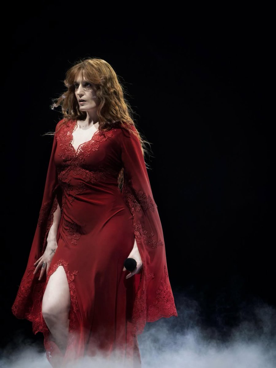 welcharchive's tweet photo. florence welch photographed by rosa halford at the o2 arena in london. https://t.co/9fCNBQ093a