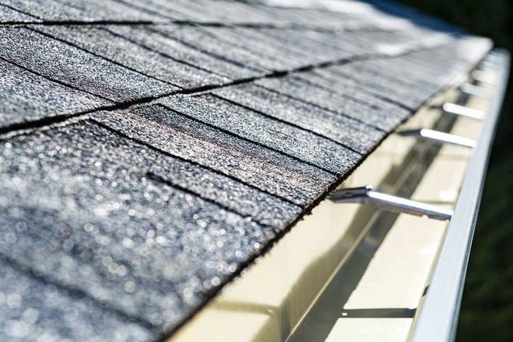 JasonBuilds4U's tweet photo. Clogged gutters can lead to roof rot, foundation problems, and water stains inside the home. Keeping them clean protects your entire structure, not just the roofline. https://t.co/zhm7TY9X5q