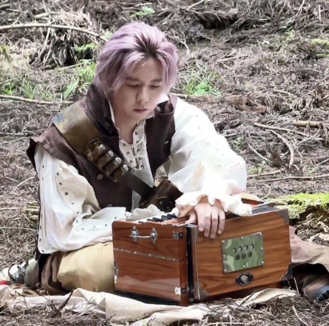 あー！やっと解ったかも？ りょうちゃんの持ってる 箱に入った鍵盤楽器