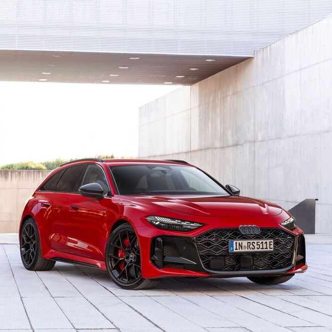 ThamiMasemola's tweet image. The new-generation Audi RS 5 (plug-in Hybrid) is out! Before it comes to Mzansi, let's look at some highlights:

• 2.9-litre turbo V6 
•470kW, 825Nm
• 400-volt electrical system
• 25.9 kWh battery capacity 
• ~80km battery range 
• 8-speed automatic 
• quattro AWD
• 20-21
