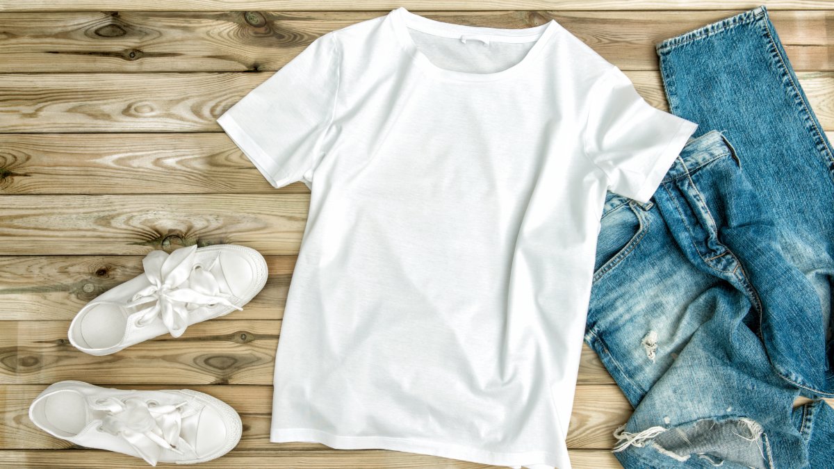 CottonInc's tweet image. Brands are leaning into research that shows the clear majority of consumers prefer #cotton &amp;amp; #denim for their wardrobes. Read why, and discover the brands that are accommodating them in this week’s #LifestyleMonitor. lifestylemonitor.cottoninc.com/consumers-bran…