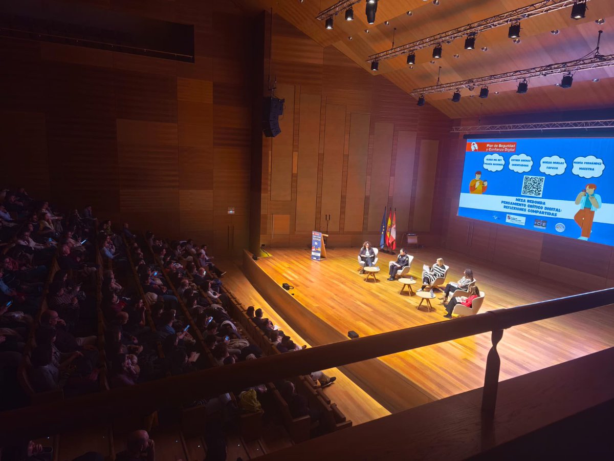 CEIPELVIRA's tweet photo. Reanudamos la Jornada PSCD. Construyendo pensamiento crítico en nuestro alumnado. #yosoydelelvira #megustamicole #puedescontarconmigo https://t.co/dICelC8lbc