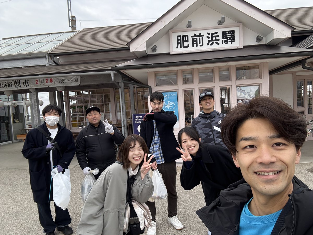 かしましクエストメンバー＋佐賀県民と肥前浜駅周辺をゴミ拾い！

ゴミ拾いは観光とは違う目線で街中を見れるので楽しかったなぁ。

朝から集まってくれてありがとー！

まだまだ、鹿島市に通っていくぞー！

<a href="/sagojo_travel/">SAGOJO（サゴジョー）｜旅とシゴト</a> 
#かしましクエスト
#佐賀県鹿島市