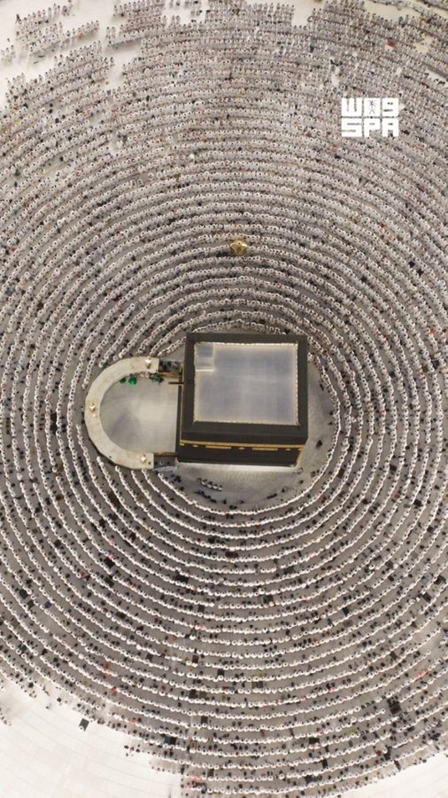 (وَلَهُ مَن فِي السَّمَاوَاتِ وَالْأَرْضِ ۖ كُلٌّ لَّهُ قَانِتُونَ)