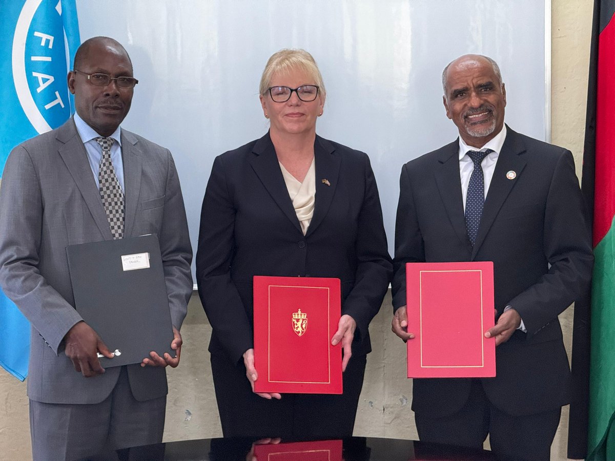 FAOMalawi's tweet photo. FAO, the Malawi Government and the Royal Norwegian Embassy signed a project agreement for supporting Malawi to monitor ecosystem-based adaptation in agriculture, forestry and other land use sectors by 2029. #EbA #GGA

Press release ➡️ https://t.co/FMWg8HKOBU https://t.co/LXlJBbTync