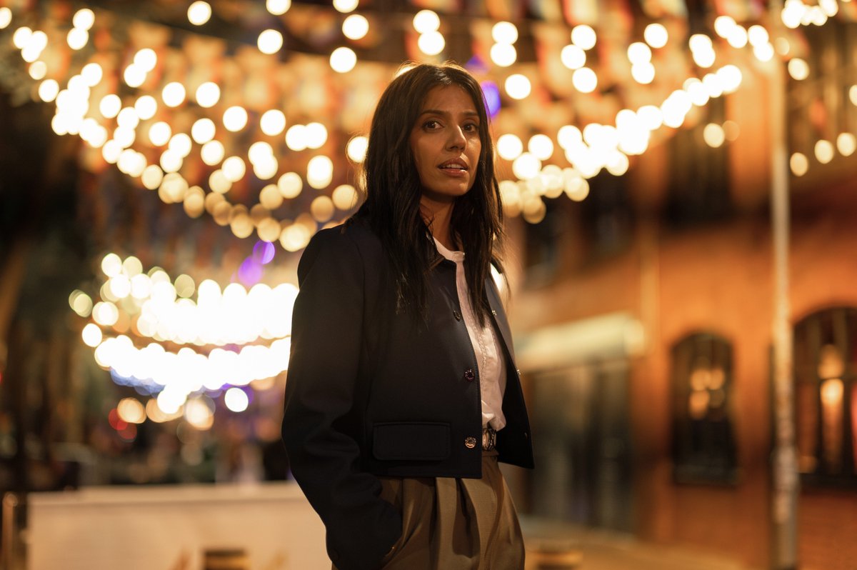 whatsontvuk's tweet image. BBC1 legal drama #TheSplitUp will be on our screens soon, following the lives and lives of a family running a law firm in Manchester. Here's an early look and read all about it in What's On TV later this year!

Pic credit: Sister &amp;amp; Little Chick