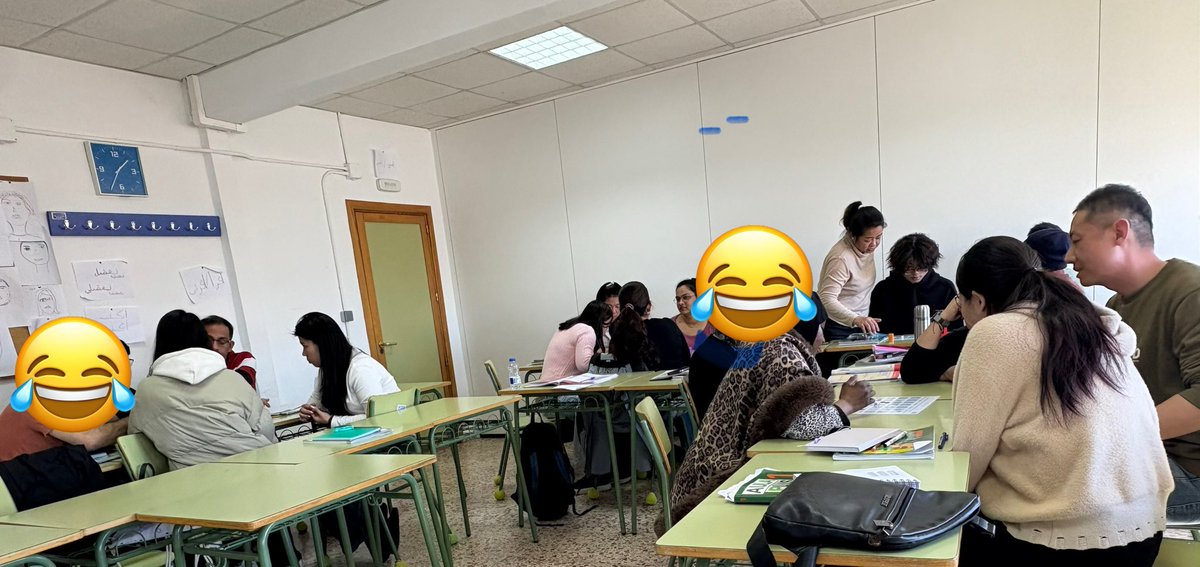 Nuestros estudiantes de A1 se lo pasan bien conjugando los verbos regulares