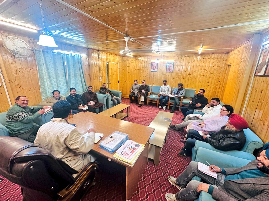 manwarkhankmr's tweet photo. Attended various delegations at S-1 Office #Srinagar 
@narendramodi @AmitShah @blsanthosh @tarunchughbjp @iamsatsharmaca @AshokKoul59 @Sunil_SharmaBJP https://t.co/KPlAaoV8eA