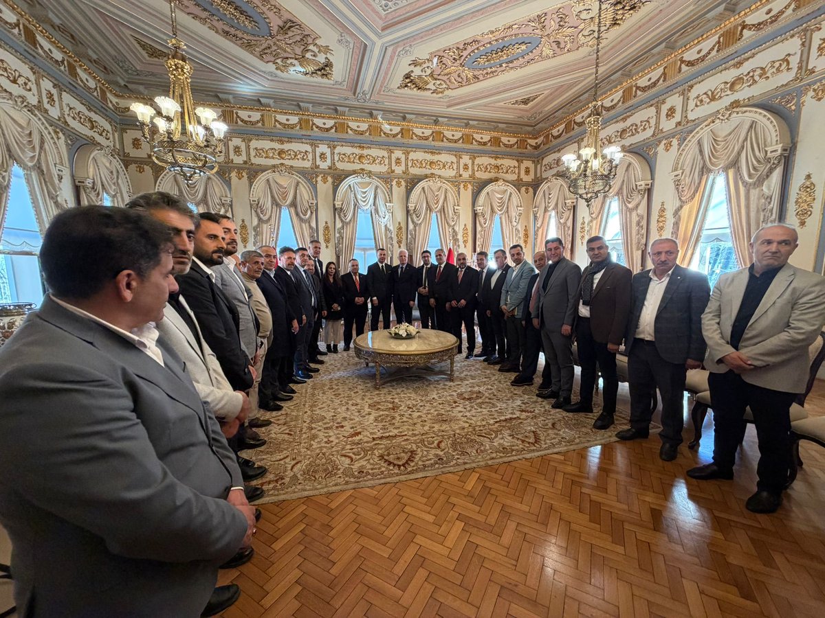 VANFED115248's tweet photo. VANFED ailesi olarak, İstanbul Valisi Davut Gül’ün davetlisi olarak kabul edildik.Sıcak misafirperverliği ve verimli istişareleri için teşekkürlerimizi sunuyoruz.VANFED Yönetim Kurulu Adına Genel Başkan MURAT TEYMUR. #vanfed #davutgül #BirlikteGüçlüyüz https://t.co/0Y7pBj35KI