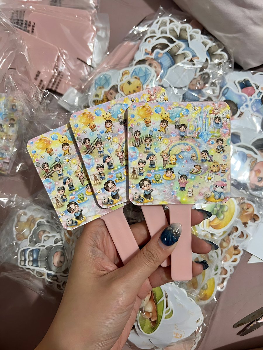 CheolsNoona's tweet photo. SEVENTEEN New_ SG Freebies!!!
See u there!

Cc. @kookiedoughbars 💖 https://t.co/jkwt7PFNdZ