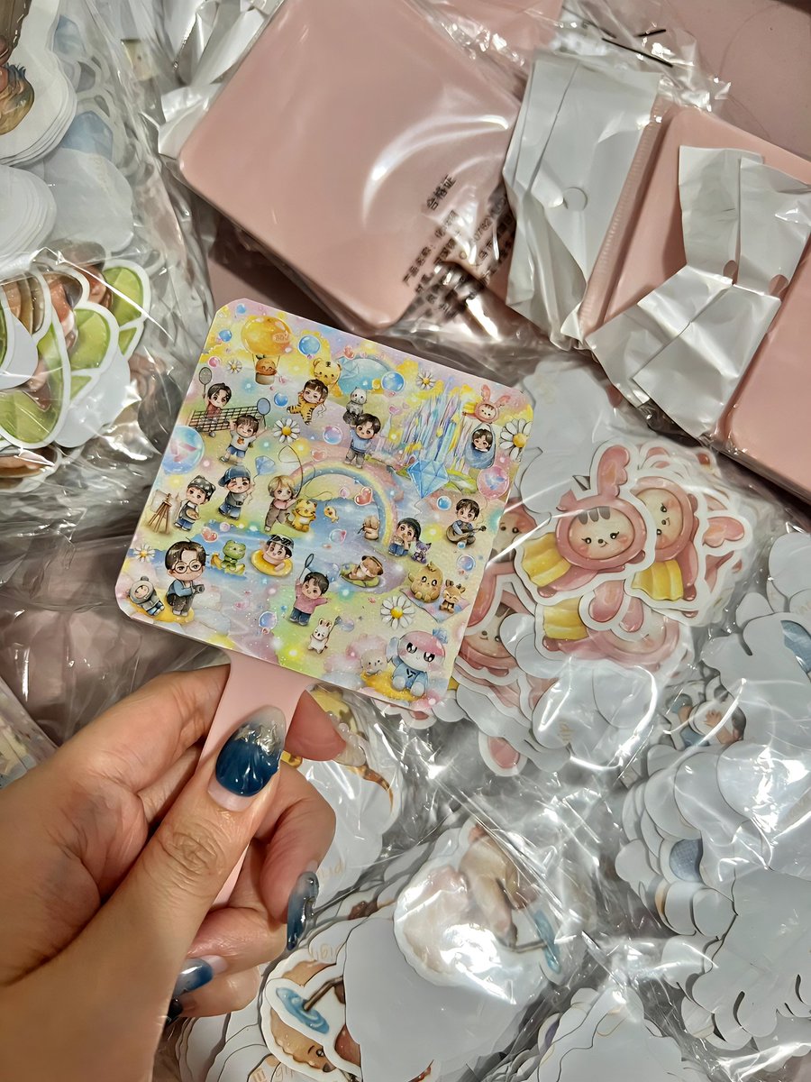 CheolsNoona's tweet photo. SEVENTEEN New_ SG Freebies!!!
See u there!

Cc. @kookiedoughbars 💖 https://t.co/jkwt7PFNdZ
