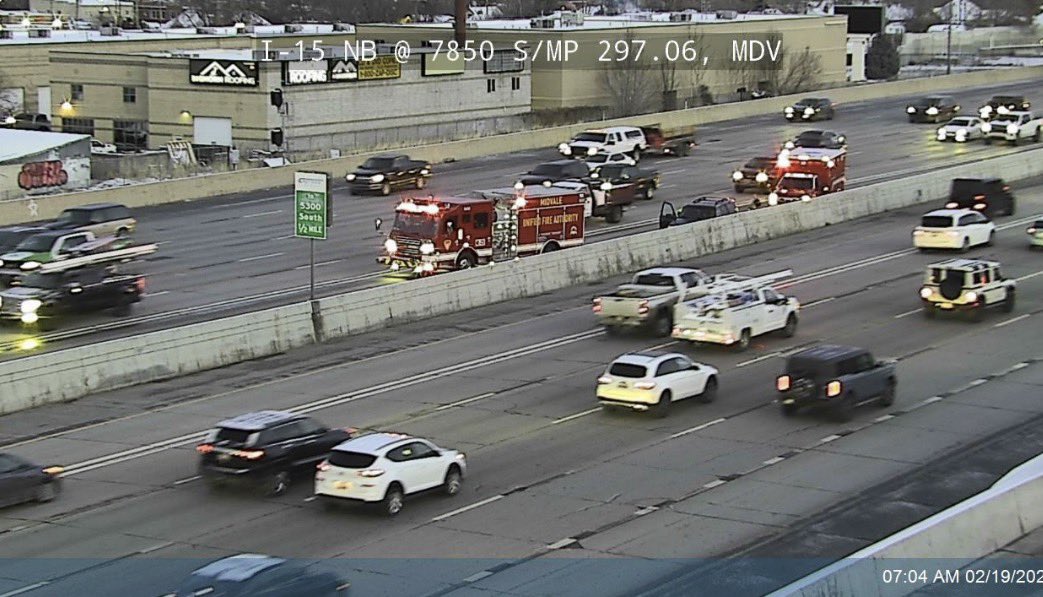 SLCScanner's tweet image. #Midvale There are 2 different crashes on I 15. The first crash is at 7200 S. I 15 southbound. The second accident is at 7000 South I 15 northbound. #IcyRoads #SlowDown