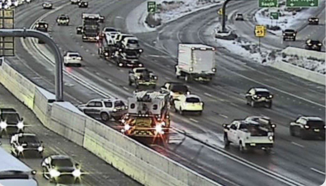 SLCScanner's tweet image. #Midvale There are 2 different crashes on I 15. The first crash is at 7200 S. I 15 southbound. The second accident is at 7000 South I 15 northbound. #IcyRoads #SlowDown
