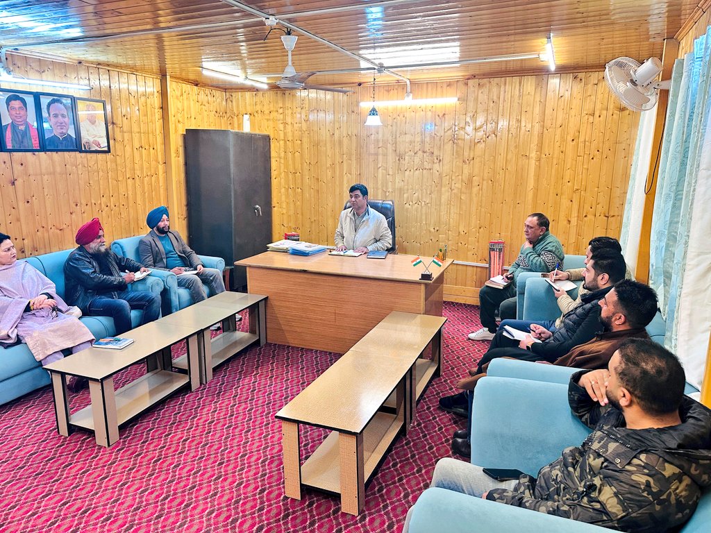manwarkhankmr's tweet photo. Attended various delegations at S-1 Office #Srinagar 
@narendramodi @AmitShah @blsanthosh @tarunchughbjp @iamsatsharmaca @AshokKoul59 @Sunil_SharmaBJP https://t.co/KPlAaoV8eA