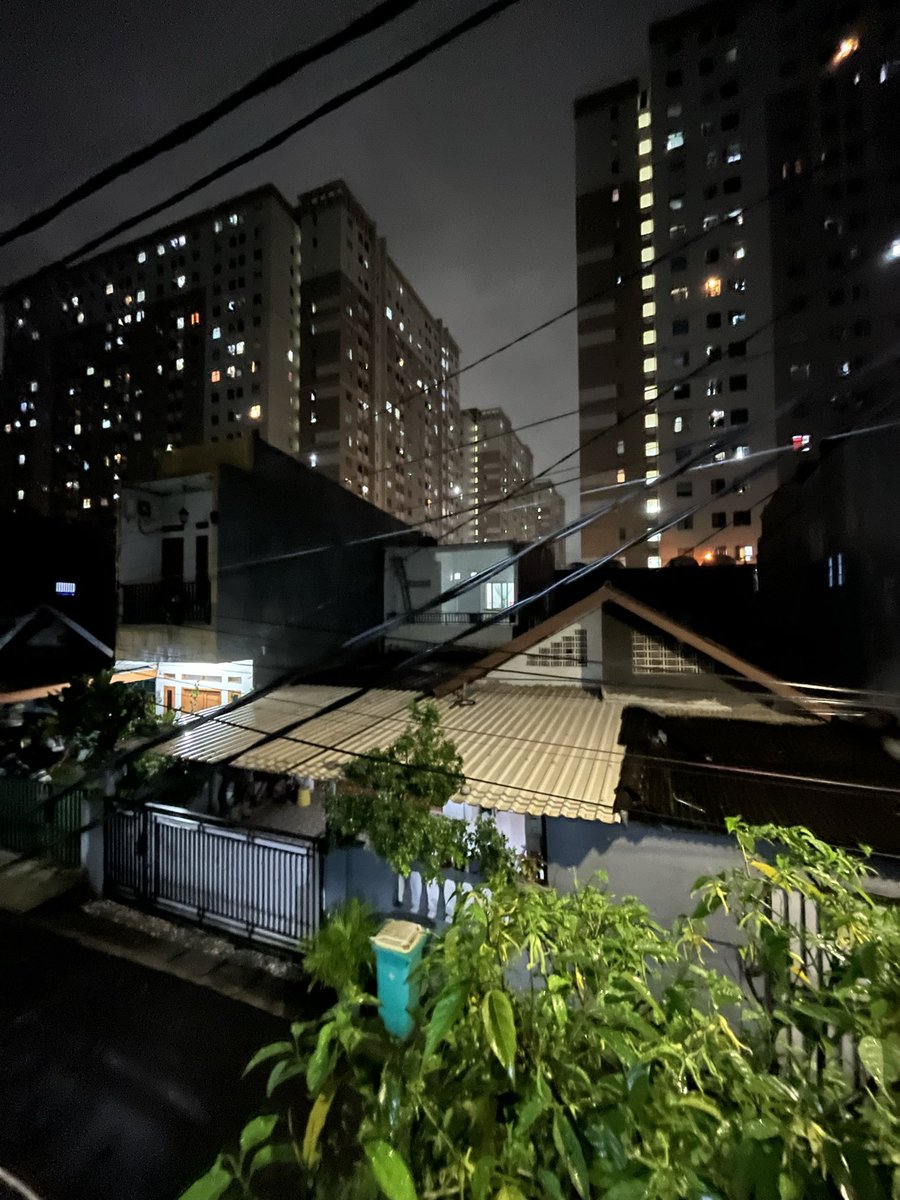 Pamanngoberrr's tweet image. Dulu bingung kenapa bapak sering di teras ngopi bisa 30 menit an, dan ga ngapa2 in selain ngopi 😂

Skrng saya mengalami hal yang sama, ternyata saya mengerti alasan duduk diam di teras sambil ngopi

Ya menenangkan pikiran sejenak dari segala tugas dan kewajiban