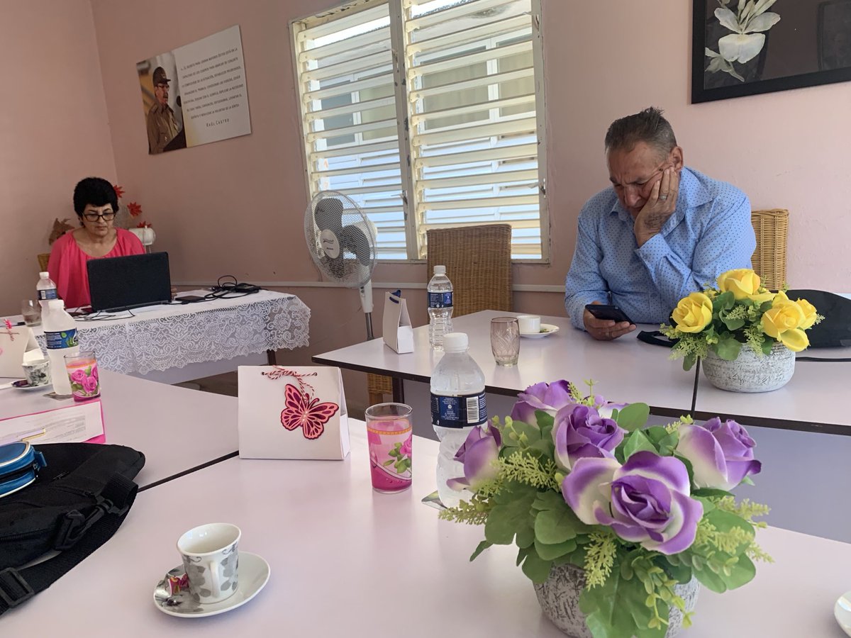 Da inicio acto de predefensa de tesis doctoral en Ciencias de la Educación de la doctoranda Vivian González Rodríguez, directiva de la GDE. Expone los resultados de su investigación orientada a la preparación de directores de instituciones preuniversitarias en la gestión del TCM