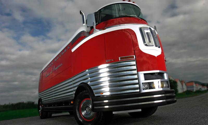 lippyent's tweet image. This General Motors Futurliner 1950 #GMC .Power was provided by a 302 cubic inch inline six-cylinder. Only 3 are left!! Throwback Thursday  🔙 🕒 🔥!!