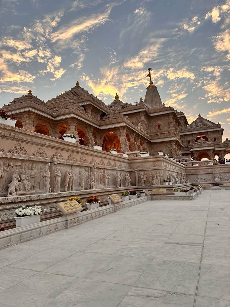 AmeyKulkarni_21's tweet photo. This dude hates Ayodhya from the bottom of his heart

Never leaves a chance to demean the city 

Meanwhile our beautiful Ayodhya city- https://t.co/Hs2YznaEvQ