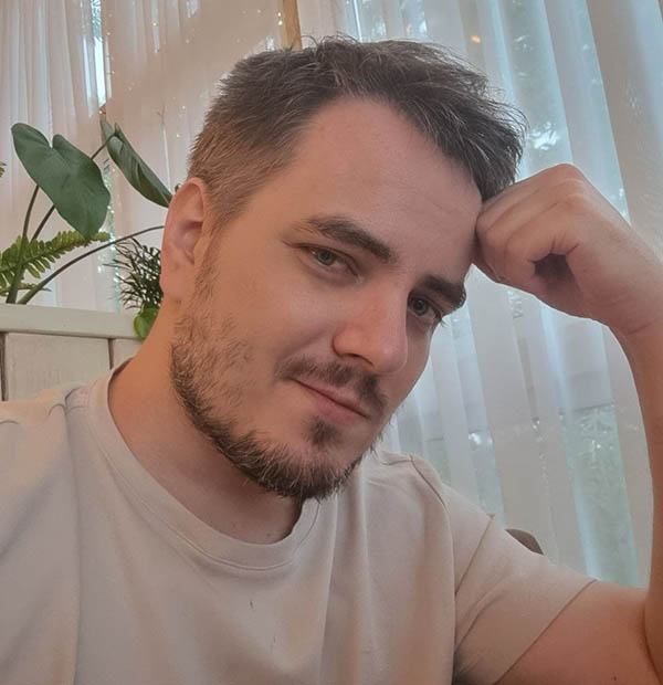 у нас на кике стримит брэд питт