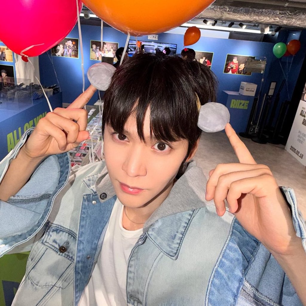 ตร่กว่ะ อึนซอกบอกว่าดลลี่ไม่มีหู นั่นมันหัวดลลี่ แค่ดึงออกมานิดหน่อย 55525252552552555555255