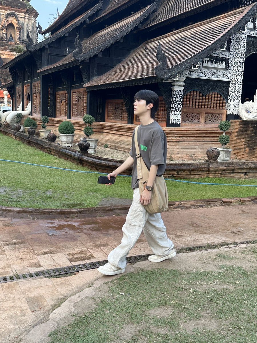 เมื่อวานไปไหว้พระวัดนึงในตัวเมืองเชียงใหม่ แล้วเจอน้องเดินผ่าน ตัวเล็กๆน่ารักๆ แต่ไม่แน่ใจว่าใช่น้องต้นหลิวไหม แม่ๆน้องมายืนยันหน่อยค่ะ😄

#tonliewmtp #ต้นหลิวเด็กจิ๋ว <a href="/tonliew_mtp/">Typhoon</a>