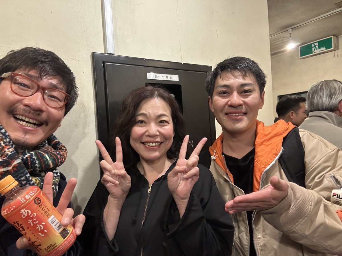 #脚光を浴びない女
終演後、我らが #ノーデイ の主宰、小森谷朋基(<a href="/Nikolaschka222/">小森谷 朋基</a> )とお知り合いの劇団昴の高山佳音里さん(<a href="/KaoriKouyama/">高山佳音里　kaori kouyama</a> )とパシャリ！
凄い方って芝居中と普段の顔が一致しないですよね…すごかった…
わかります？我が泣き腫らした顔
ありがとうございました！