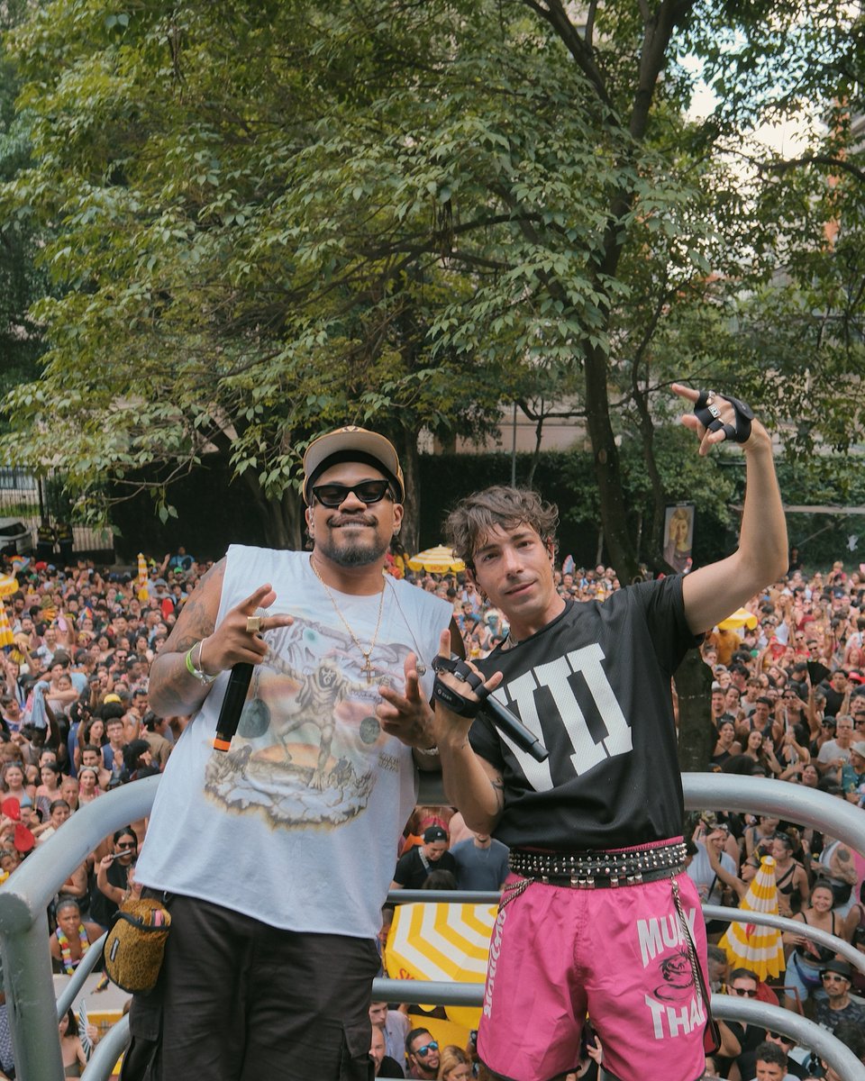 DiFerrero's tweet photo. Se Fui Triste Não Me Lembro edição 2026 já entrou pra história, muito obrigado a todos que foram curtir com a gente, Valeu meus irmãos Badauí e Luccas Carlos, foi irado dividir o Palco, digo, Trio com vcs hehe ❤️‍🔥🙌 Pode vir carnaval 2027 !!

📸 Marcelo Nava https://t.co/QbTxHI9LZw